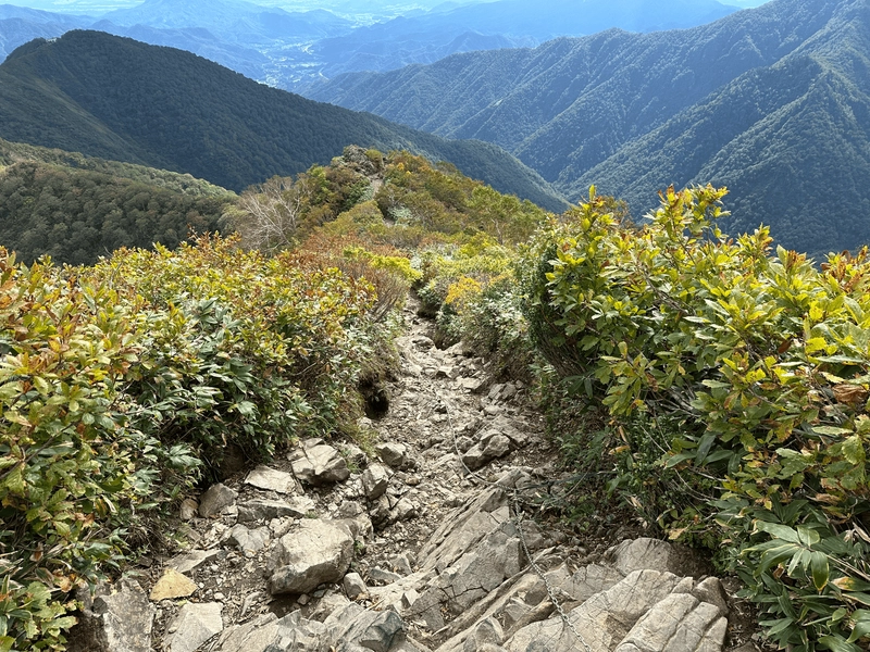 Some of the rocky bits with chain on the descent.