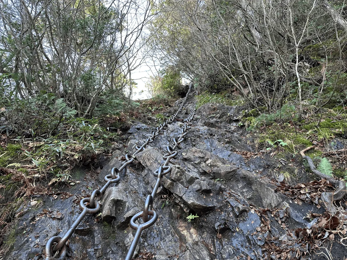 The climb with the chains is very steep.