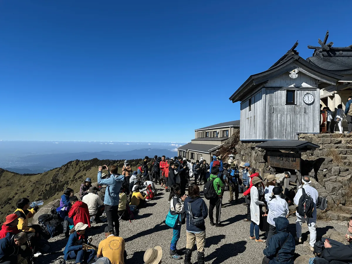 The peak and the area around the shrine are plenty crowded