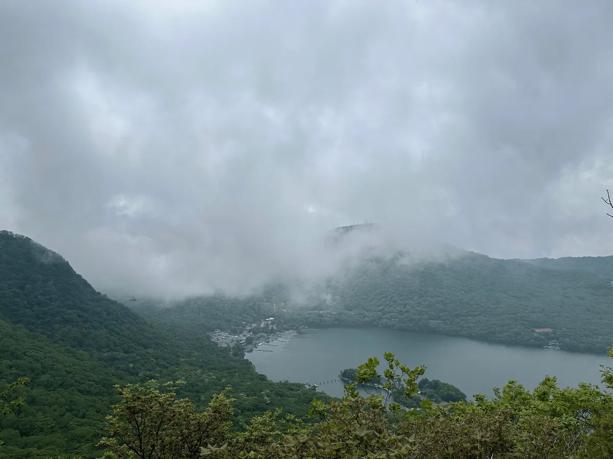 A wider view of the lake, but with fog rolling in from the left.