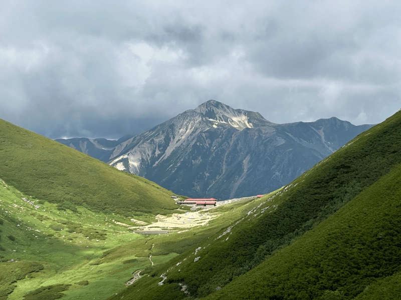 Mt Washiba (鷲羽岳) and Mt Suisho (水晶岳)