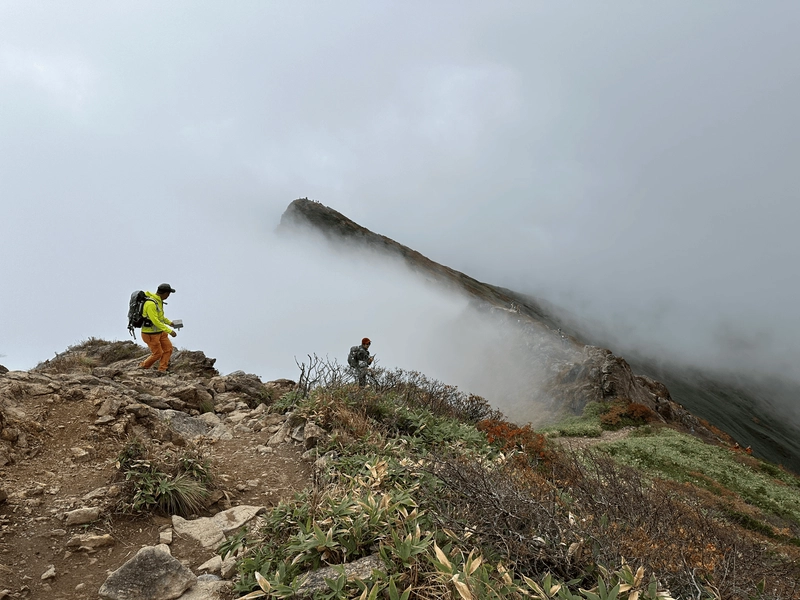 The tip of Toma-no-mi peeking out from the fog