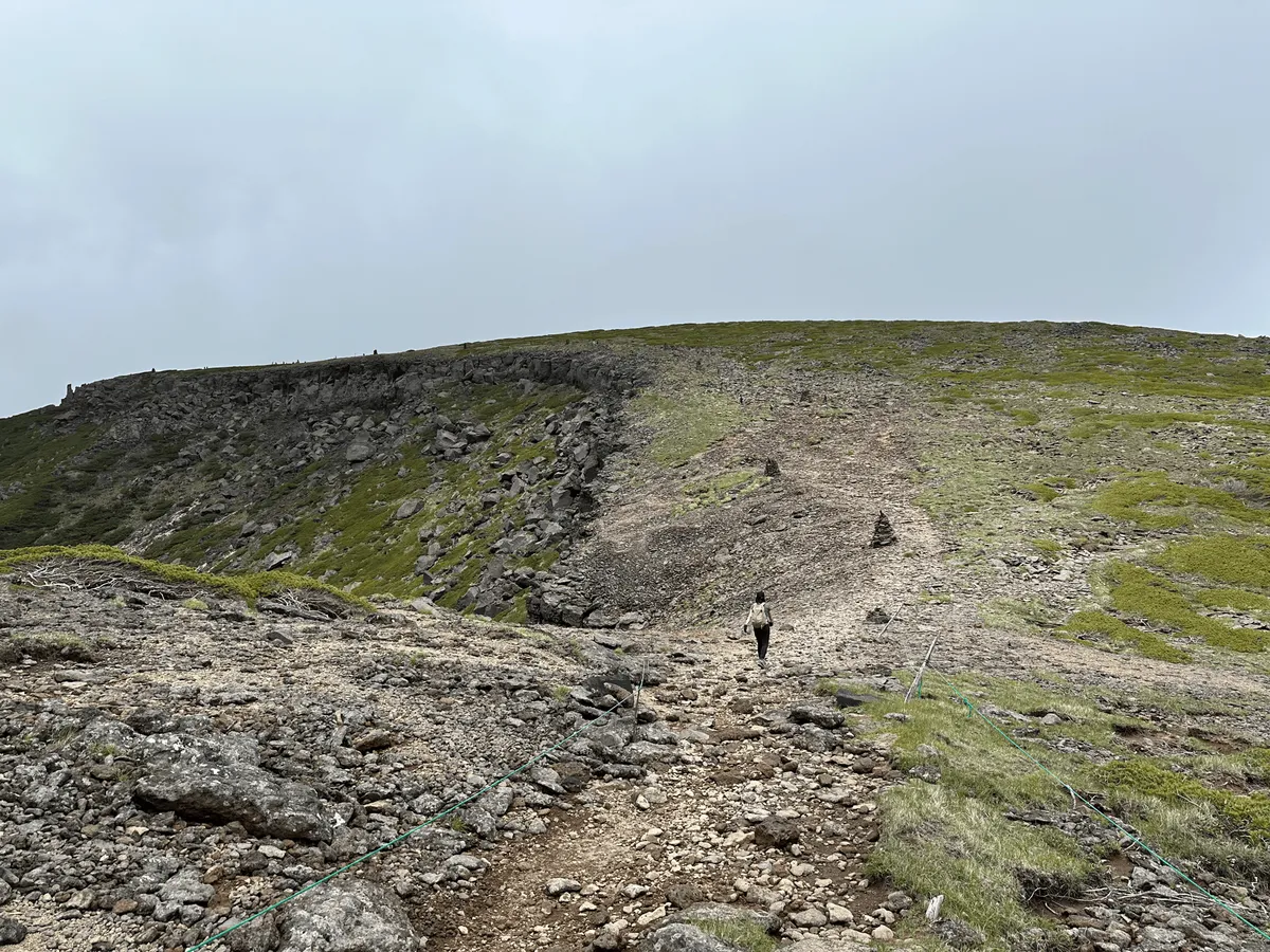 A not-to-steep path up to Mt Io.