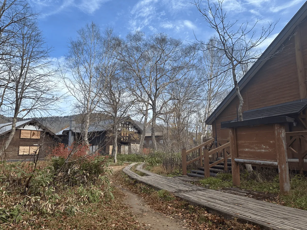 Buildings alongside the mountain trail with all the windows boarded up