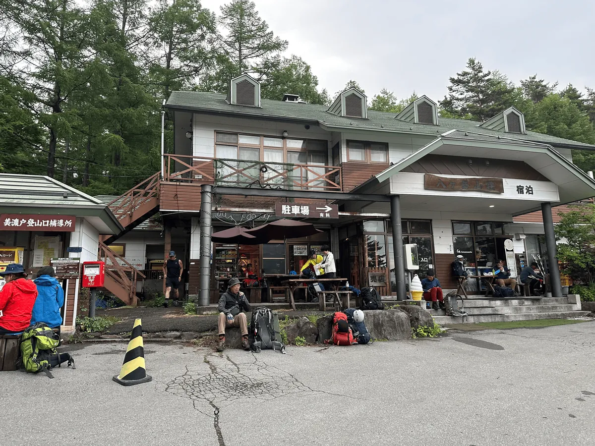 Yatsugatake Sanso, a brown building with plenty of hikers milling about.